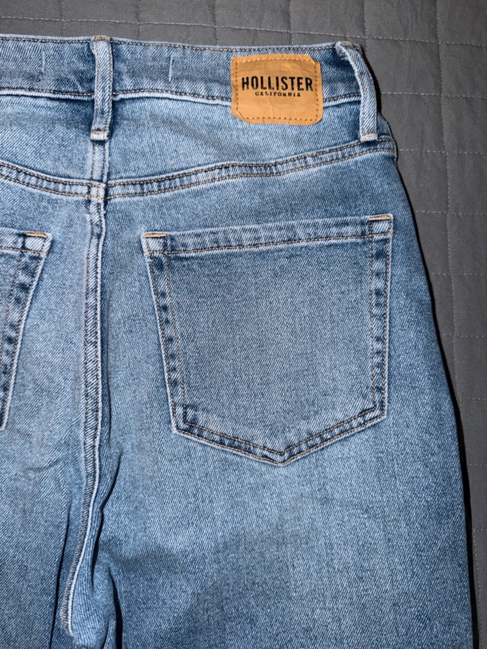 Hollister Men's Classic Light Wash Straight Jeans